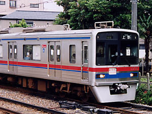 3700^